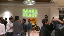 Proiezione del video a Milano durante la serata di presentazione della nuova scrambler Ducati